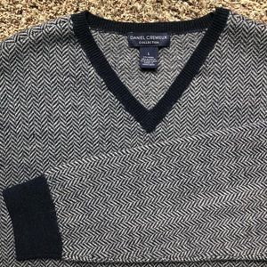 Wool and Alpaca Daniel Cremieux Men’s L v-neck sweater